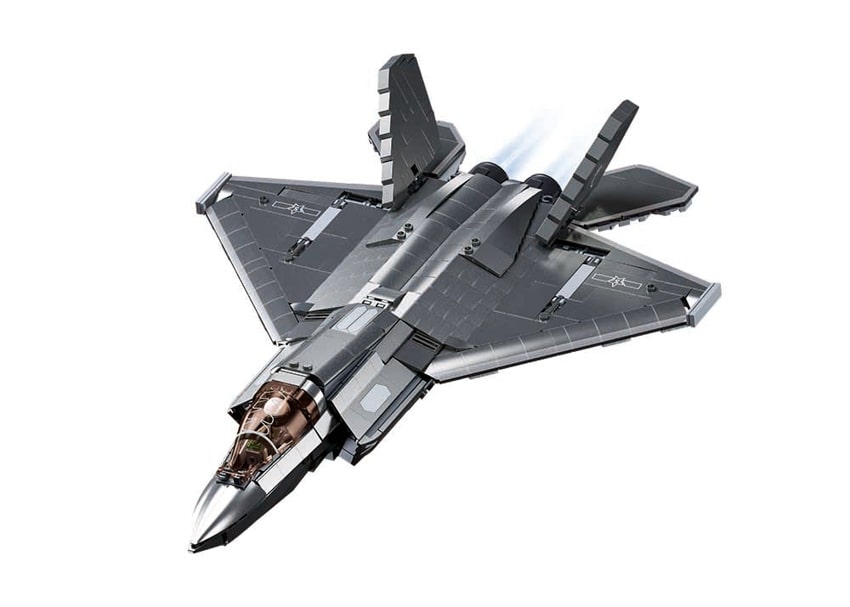 Model of a fighter jet on a white background