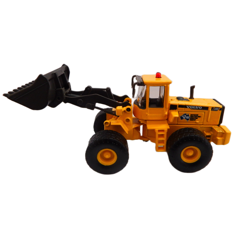 1:87 scale L150C Wheel loader with Volvo branding on a white background