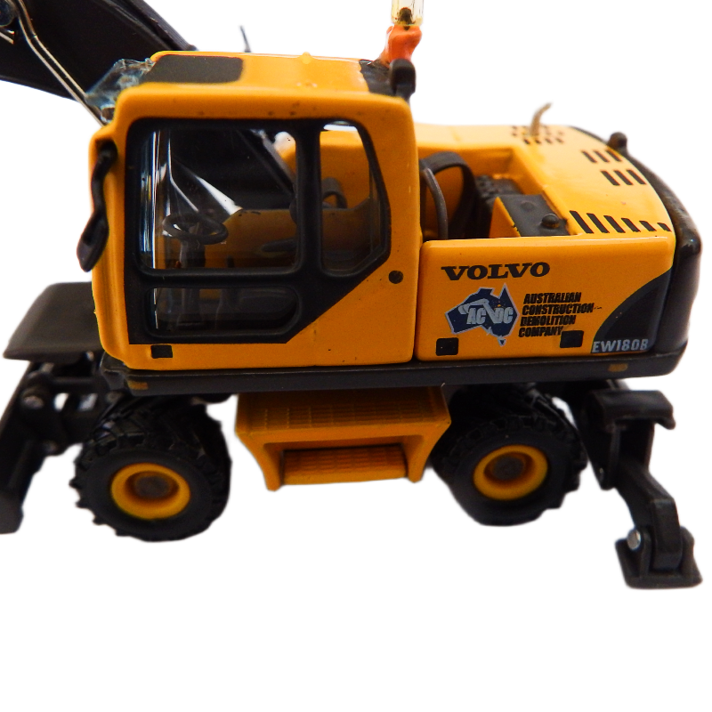 cab close up Road-Ragers  1:87 diecast Volvo EW180B Mobile Excavator on a white background