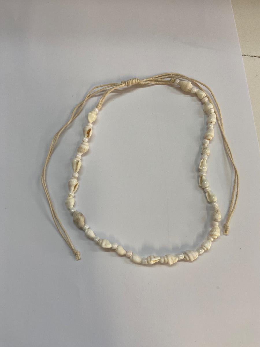 N279 shell and beads necklace