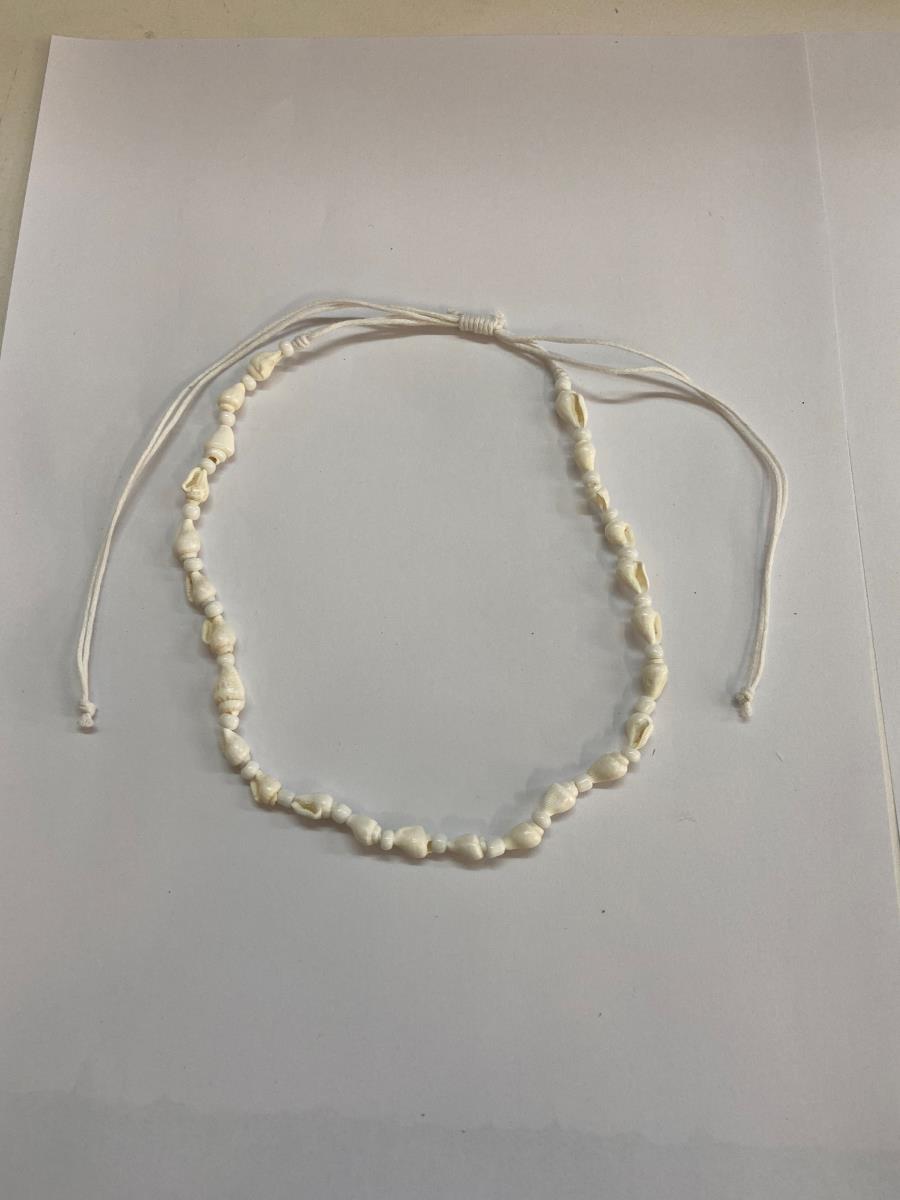 N279 shell and beads necklace