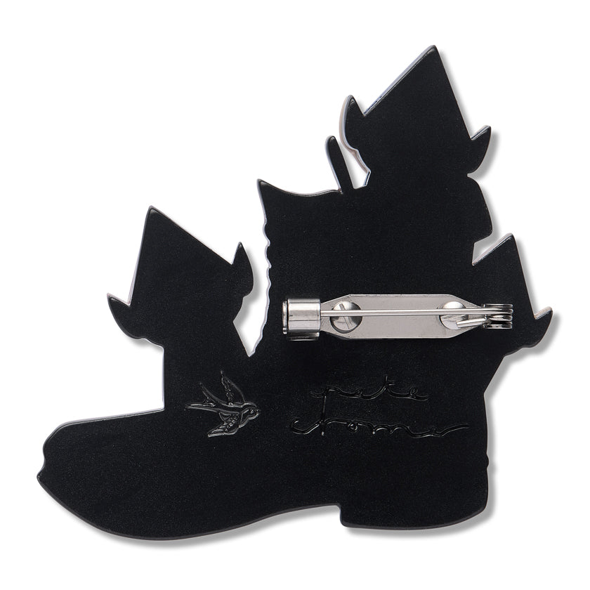 Black boot-shaped clip with a silver clip on a white background